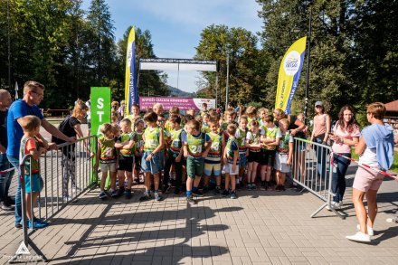Start I Biegu Śladami Wiślańskiego Niedźwiadka kategoria chłopcy starsi